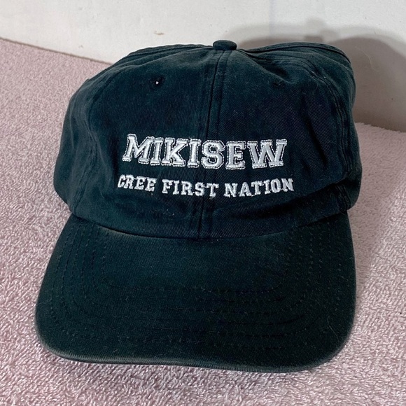 5/$25 Washed Black Mikisew Cree First Nations Ponytail Hat - Picture 10 of 10